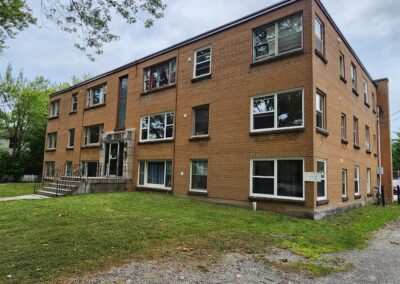 11 Units in Welland